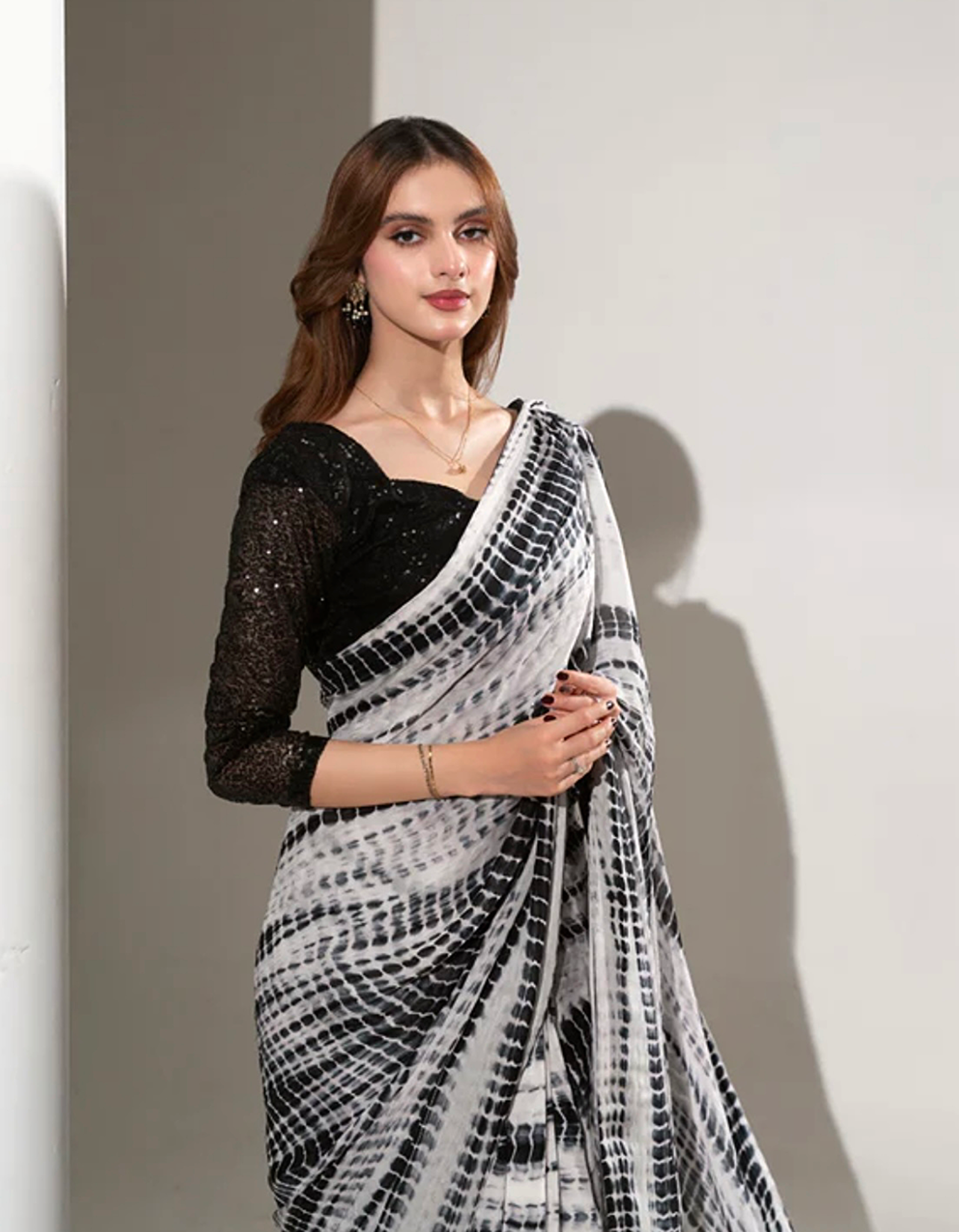 Black and white sare