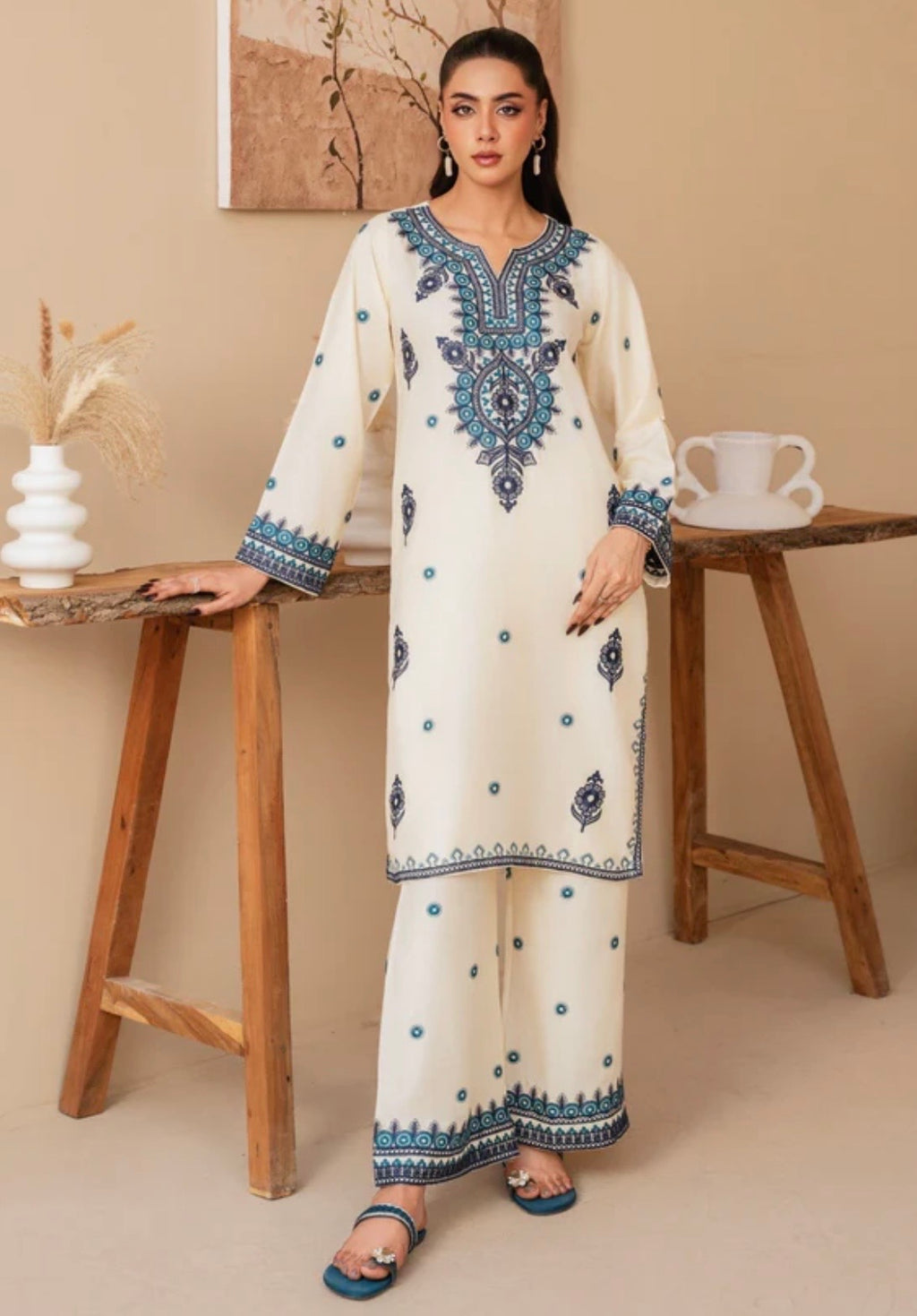 Embroidered 2-pcs stitched