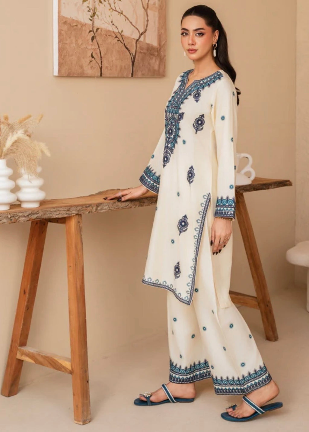 Embroidered 2-pcs stitched